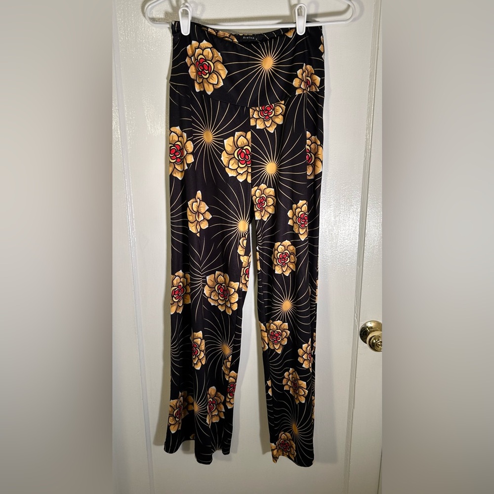 Arolina Women's Pants Small Stretchy Black W/Gold Floral No Tags